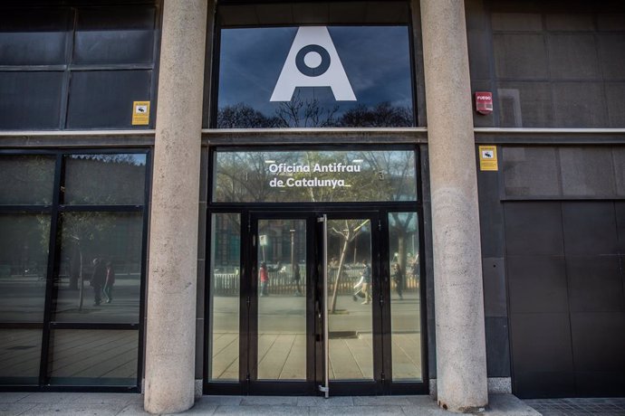 Archivo - Arxiu- Porta principal de l'Oficina Antifrau de Catalunya.