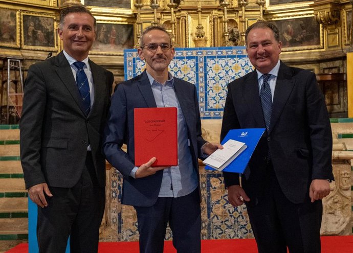 Antonio Pérez Ríos recibe el Premio Iberoamericano de Poesía Juan Ramón Jiménez.