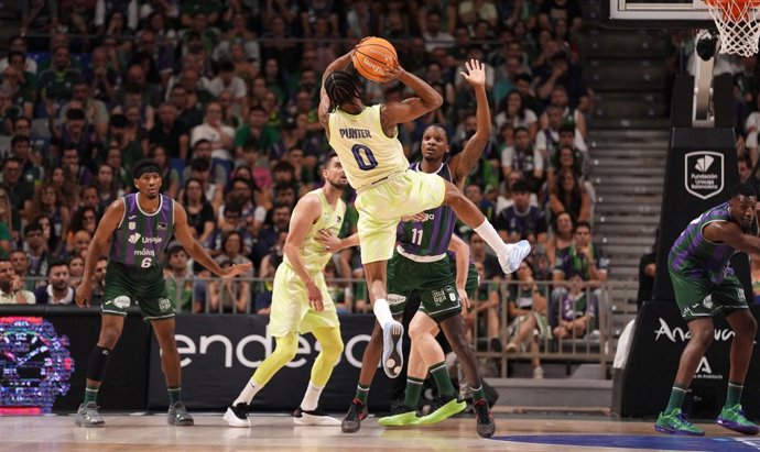 Kevin Punter na partida entre Unicaja e Barça