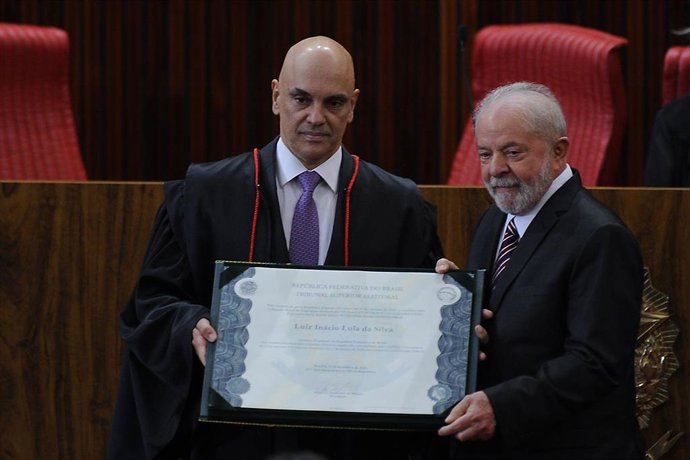 Archivo - El juez del Tribunal Supremo de Brasil Alexandre de Moraes, junto al presidente del país, Luiz Inácio Lula da Silva
