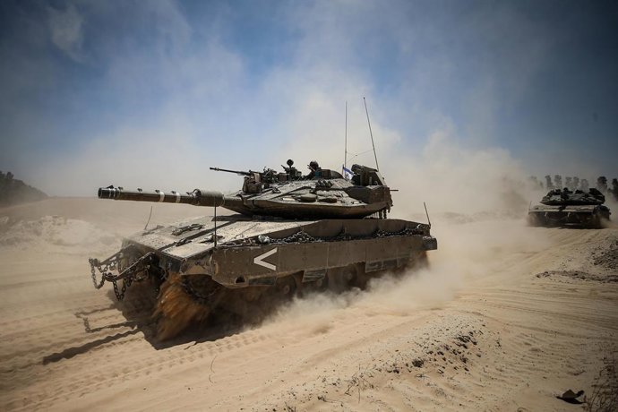 20 de maio de 2025, Fronteira de Gaza, Gaza, Israel: Tanques do exército israelense são posicionados na fronteira sul de Israel com a Faixa de Gaza em meio à guerra contínua com o movimento militante palestino Hamas. Os militares de Israel anunciaram a ex