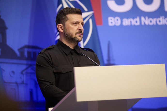 2 de junho de 2025, Vilnius, Lituânia: O presidente ucraniano Volodymyr Zelenskyy ouve uma pergunta durante uma coletiva de imprensa conjunta no encerramento da Cúpula de Vilnius no Palácio dos Grão-Duques da Lituânia, em 2 de junho de 2025, em Vilnius, L