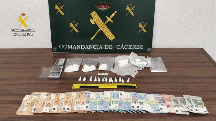 Efectos intervenidos al detenido en Alcántara