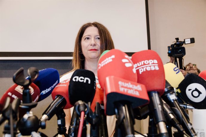 La exmilitante socialista Leire Díez durante una rueda de prensa, en el Hotel Novotel, a 4 de junio de 2025, en Madrid  (España). Leire Díaz que aparece en diversos audios haciendo gestiones contra mandos de la Unidad Central Operativa (UCO) de la Guardia