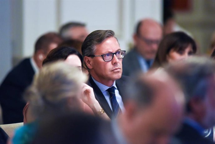 El secretario General del PP de la Comunidad de Madrid, Alfonso Serrano, durante su intervención en un Desayuno Informativo de Nueva Economía Fórum, en The Palace Hotel, a 4 de junio de 2025, en Madrid (España).