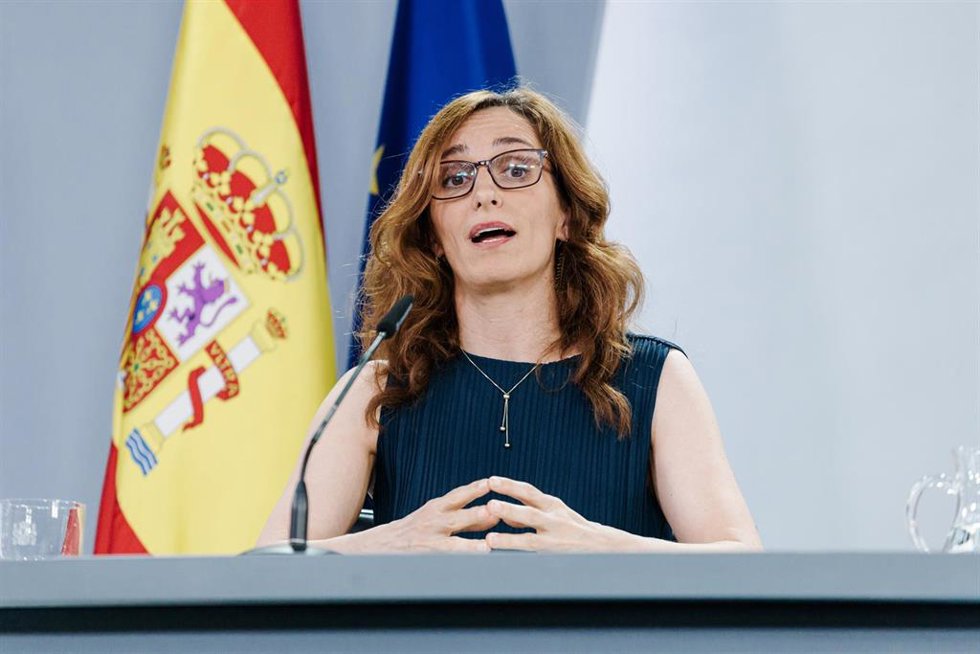 La ministra de Sanidad, Mónica García, durante una rueda de prensa posterior a la reunión del Consejo de Ministros, a 3 de junio de 2025, en Madrid (España). El Gobierno ha aprobado en el Consejo de Ministros un real decreto que establece la creación de