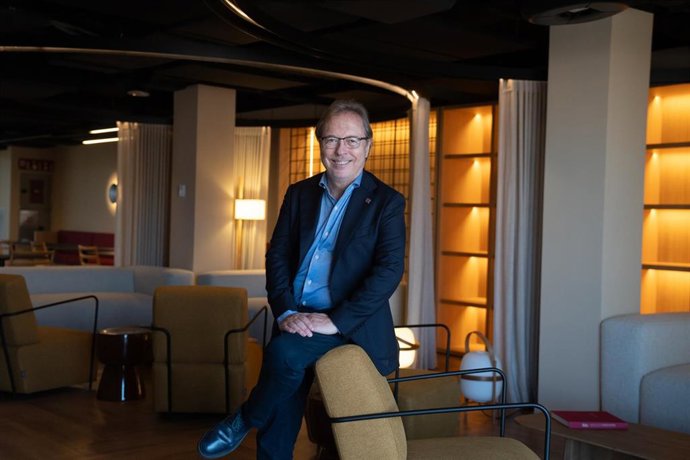 Archivo - El presidente de la Cámara de Barcelona, Josep Santacreu, posa para Europa Press, a 4 de abril de 2025, en Barcelona, Cataluña (España). Josep Santacreu es licenciado en Medicina por la Universitat Autònoma de Barcelona y Doctor en Organización 