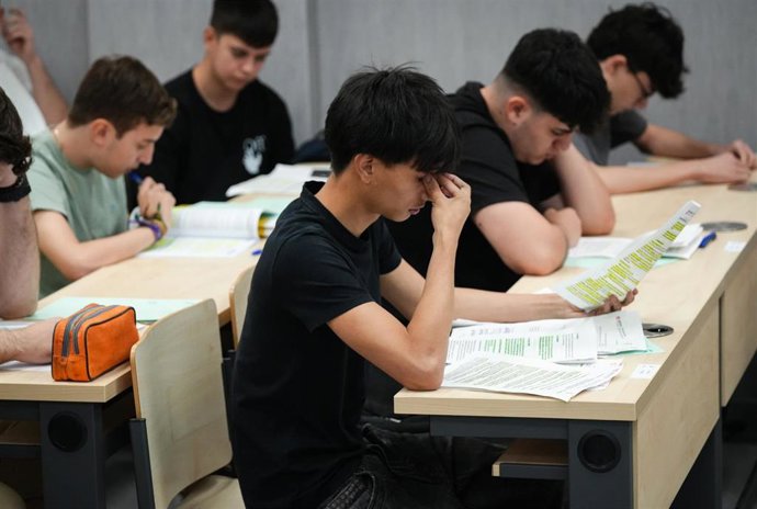 Imágenes de la primera jornada de la Prueba de Acceso a la Universidad en Andalucía en la Facultad de Medicina de Sevilla