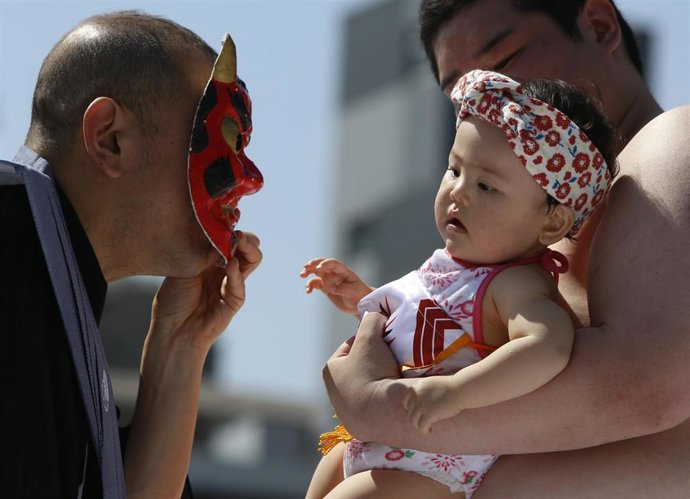 Archivo - Imagen de archivo de un bebé en un festival de "niños llorones" de Japón.