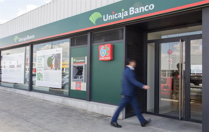 Archivo -  Los Clientes De Unicaja Banco Pueden Recibir Por Adelantado La Devolución De La Renta