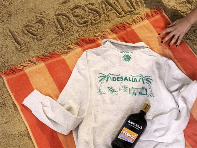 Desalia y la firma de moda española Moonday lanzan el polo de edición limitada más codiciado de este verano