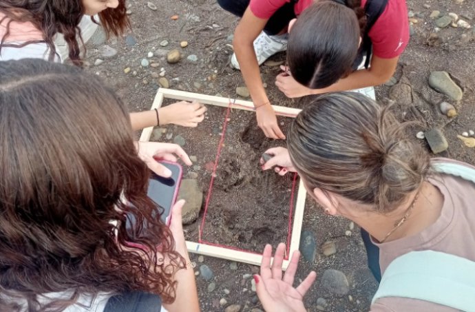 Un proyecto de ciencia ciudadana elabora un kit de materiales divulgativos sobre el ecosistema semiárido almeriense.