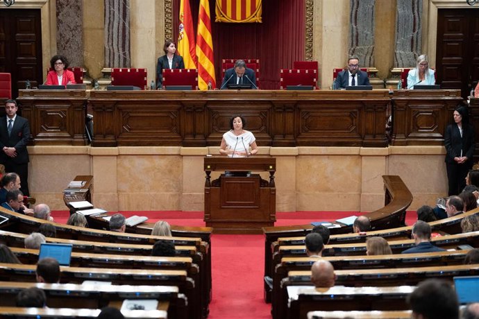 La consellera de Economía y Finanzas de la Generalitat, Alícia Romero, durante la presentación del tercer decreto ley de suplemento de crédito a las finanzas de la Generalitat en el Parlament