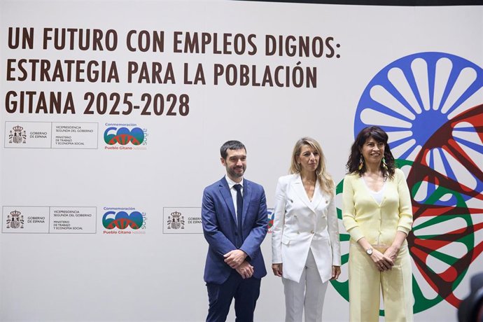 La ministra de Igualdad, Ana Redondo, vicepresidenta segunda y ministra de Trabajo y Economía Social, Yolanda Díaz, yel ministro de Derechos Sociales, Consumo y Agenda 2030, Pablo Bustinduy