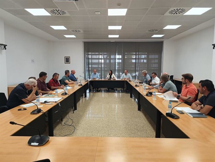 Reunión de la consejera de Agua, Agricultura, Ganadería y Pesca, Sara Rubira, con representantes de las cooperativas agrarias afectadas por las tormentas de granizo