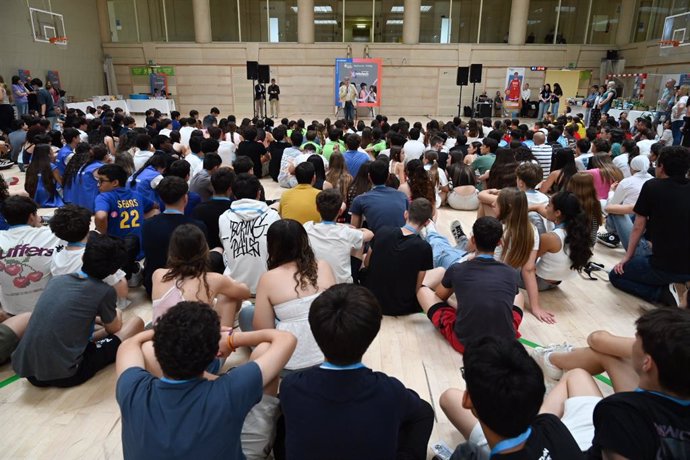 Imatge dels alumnes presentant els projectes