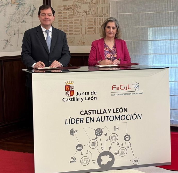 Firma acuerdo Junta y FACYL