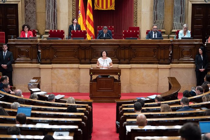 La consellera d'Economia i Finances de la Generalitat, Alícia Romero, al Parlament