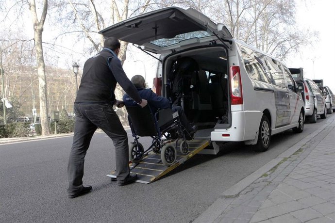 Archivo - Eurotaxi, taxi para personas con discapacidad. 