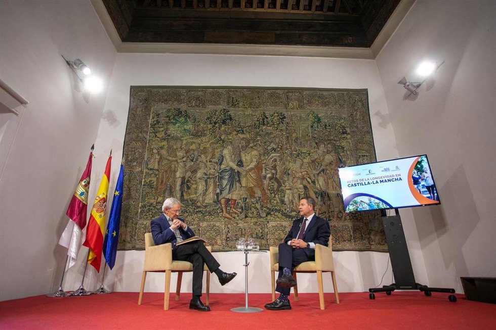 El presidente regional, Emiliano García-Page, en la entrevista con el medio digital '65ymás'