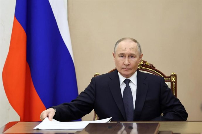 El presidente de Rusia, Vladimir Putin, durante un encuentro oficial antes de las conversaciones entre las delegaciones rusa y ucraniana en Estambul, Turquía (archivo)
