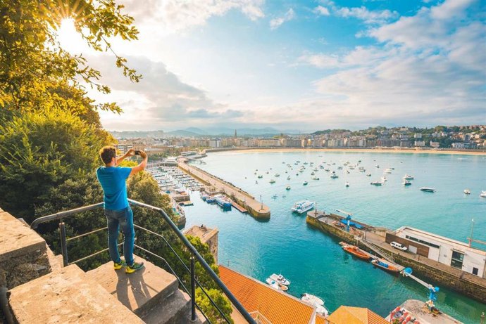 Las reservas hoteleras en España crecen un 1,5% en verano frente al descenso generalizado en Europa