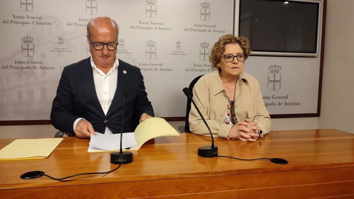 Los diputados del PP Luis Venta y Gloria García.