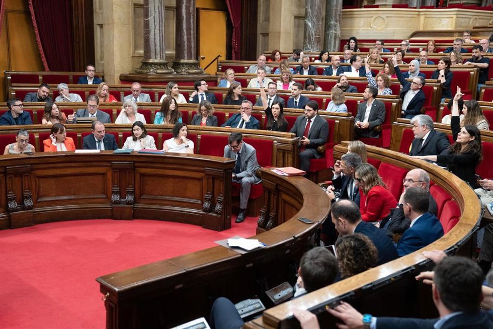 Votación en la sesión del pleno del Parlament de Catalunya este miércoles