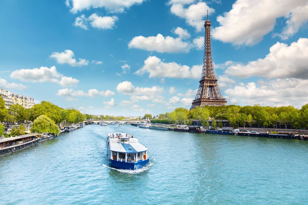 ¿A donde apuntan las brújulas viajeras de los españoles este verano? París y Roma, entre los destinos más demandados