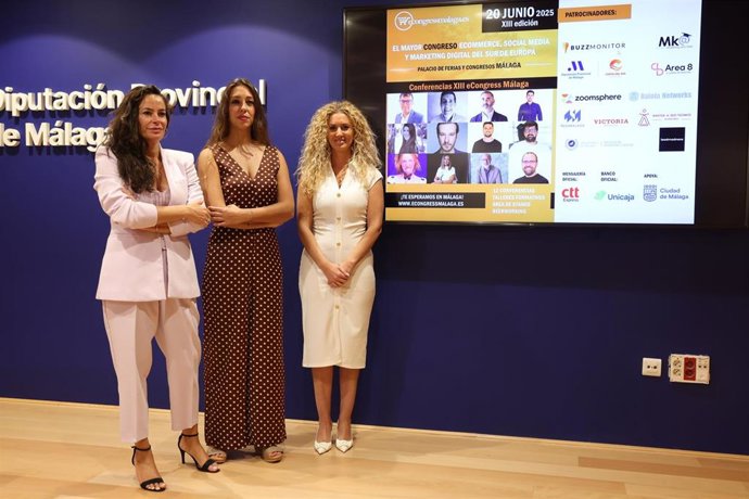 La diputada de Empleo y Formación, María del Carmen Márquez, la edil de Innovación, Digitalización Urbana, Promoción de la Inversión Tecnológica y Empresarial y Captación de Inversiones, Alicia Izquierdo y la directora de eCongress, Beatriz Galea.