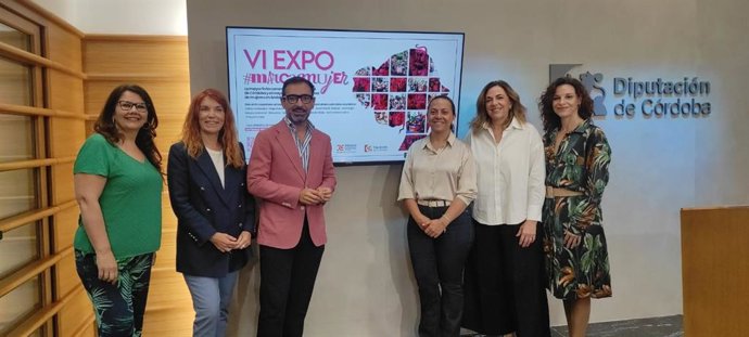 Félix Romero (3º izda.), con responsables del Foro de Empresarias y Profesionales de Córdoba.