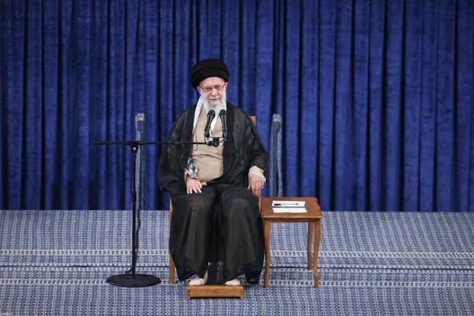 Archivo - El líder supremo de Irán, el ayatolá Alí Jamenei, dando un discurso oficial el 4 de mayo de 2025 (archivo)