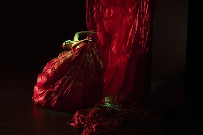 Archivo - La bailaora Paula Comitre con su espectáculo 'Après vous, madame', en el Teatro Central.