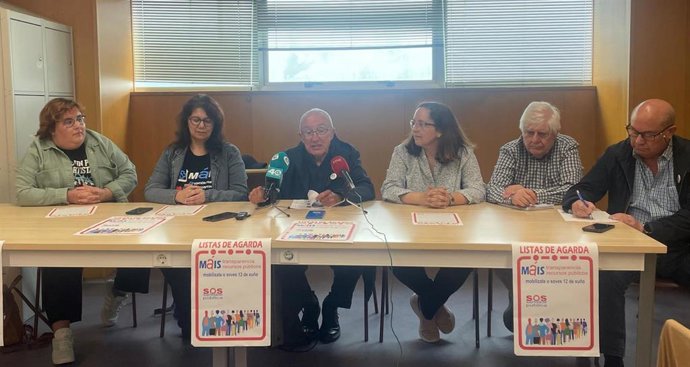 Representantes de SOS Sanidade Pública en rueda de prensa.