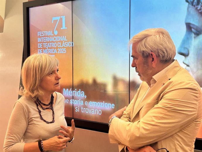 Victoria Bazaga da a conocer los atractivos turísticos y culturales de Extremadura en la oficina de Turespaña y el Instituto Cervantes en Roma
