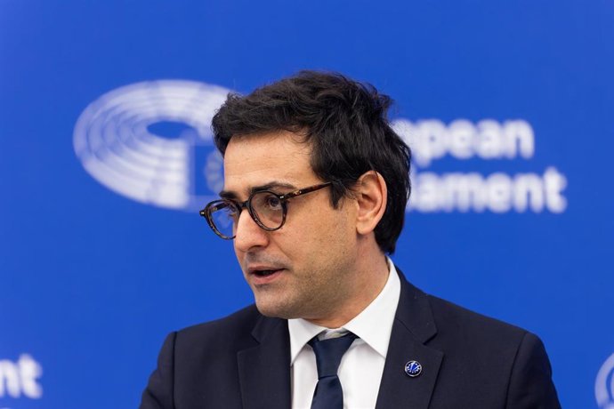Archivo - 18 December 2024, France, Strassburg: Stephane Sejourne, European Commissioner for Prosperity and Industrial Strategy, stands in the European Parliament building and speaks. 