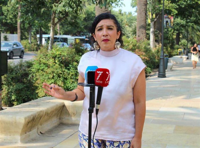 La portavoz adjunta de Con Málaga, Toni Morillas, en rueda de prensa