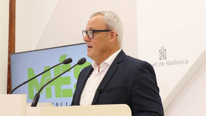 El portavoz de MÉS per Mallorca, Jaume Alzamora, comparece en rueda de prensa.
