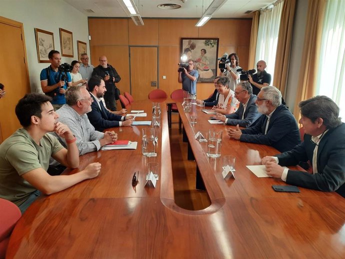 El delegado del Gobierno se reúne con el comité de empresa de la Central Nuclear de Almaraz