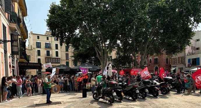 Un centenar de trabajadores de la Fundación s'Estel reclaman al Govern un complemento de peligrosidad.