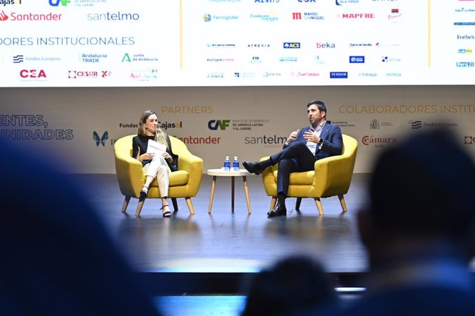 Enrique Riquelme, presidente Grupo COX, ha, bajo la moderación de Candelas Martín de Cabiedes