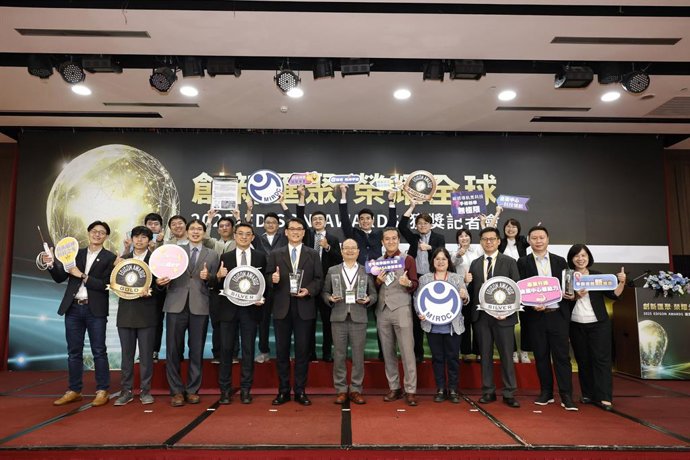 Image 1: MIRDC CEO Yung-Hsiang Lai (Front, Center) Leads Team at 2025 Edison Awards Press Conference, Securing 1 Gold, 2 Silver, and 1 Bronze to Highlight Taiwan's Tech Innovation Leadership.