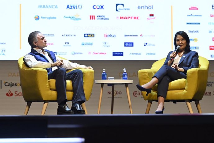 La líder de Fuerza Popular de Perú, Keiko Fujimori, en un conversatorio titulado ‘Las elecciones que vienen’ y moderado por Dionisio Gutiérrez, presidente de la Fundación Libertad y Desarrollo de Guatemala
