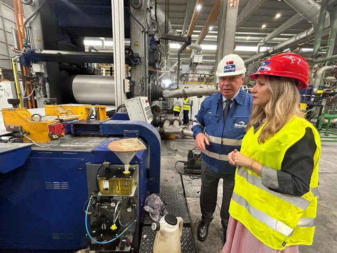 La vicepresidenta, Mar Vaquero, ha visitado Iberfoil.