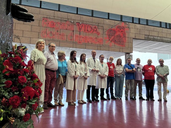 El Hospital Reina Sofía de Córdoba recuerda a las familias donantes con una ofrenda floral.