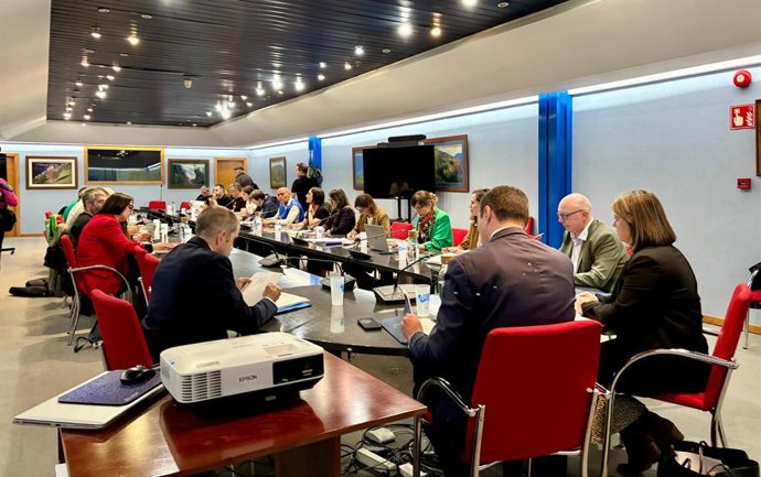 Xunta d'esti miércoles ente'l Gobierno del Principau y los sindicatos docentes.