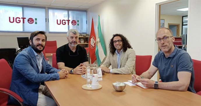 Reunión entre el secretario general de UGT Andalucía, Oskar Martín, y el secretario de Políticas Institucionales, Rafael Gelo, junto al presidente de AJE Andalucía, Félix Almagro, y el director gerente, Ángel Ponce.