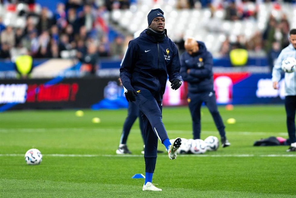 Archivo - Ibrahima Konate of France warming up during the UEFA Nations League, Quarter-finals, 2nd leg football match between France and Croatia on 23 March 2025 at Stade de France in Saint-Denis near Paris, France - Photo Nathan Barange / DPPI