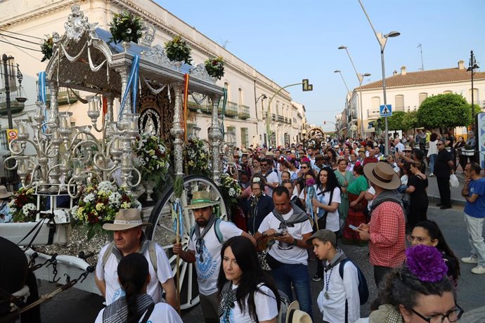 Salida de la Hermandad del Rocío de San Juan del Puerto.