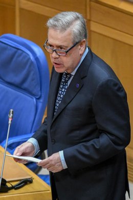 El conselleiro de Sanidade, Antonio Gómez Caamaño, en el Parlamento.
